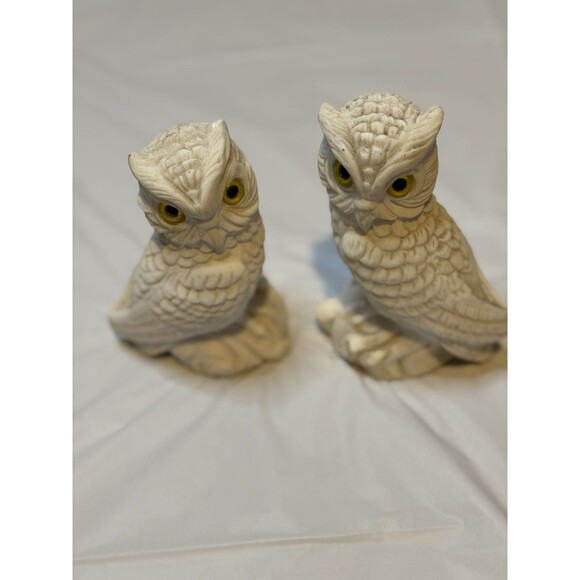 A Pair of Vintage Alabaster White Owl Figurine Yellow Eyes Made In Italy - Picture 1 of 8